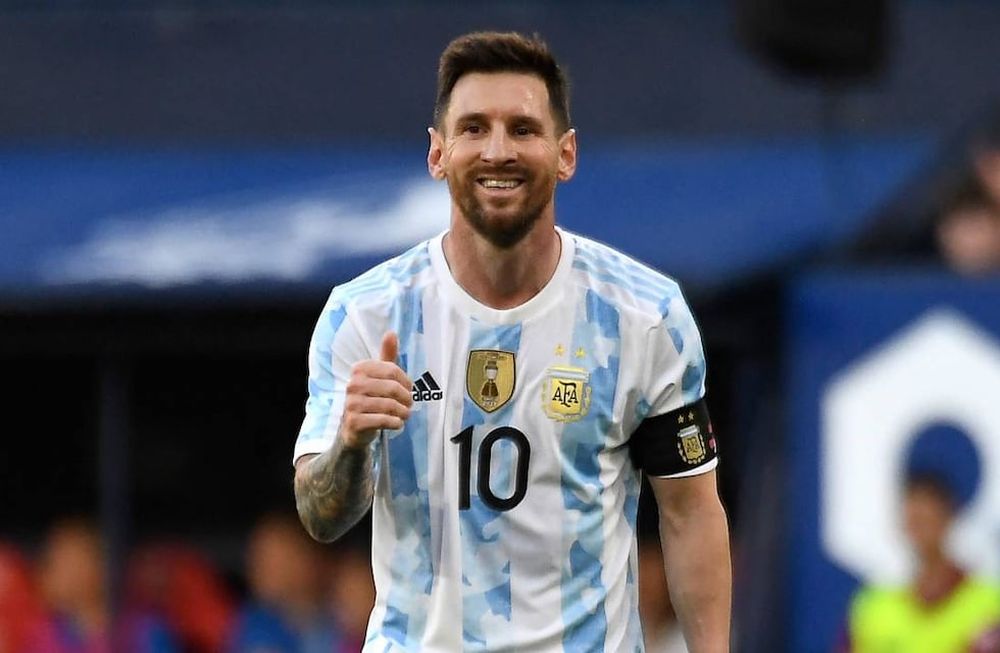 El sitio Transfermarkt publicó la lista con los 100 futbolistas más cotizados en el mundo y, por primera vez en quince años, el capitán de la Albiceleste no es el argentino mejor valuado. / Gentileza.