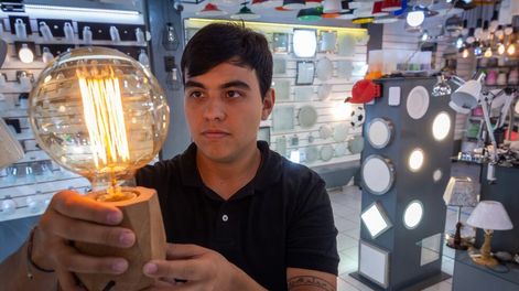 Los Andes | La mayoría de los comercios seguía ayer sin entregas de mercadería y a la espera de las nuevas listas de precios. Foto: Ignacio Blanco / Los Andes