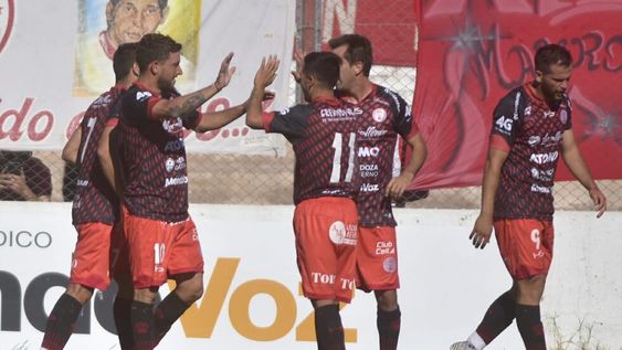 Huracán le ganó al Racing de Córdoba de Mostaza Merlo y es puntero