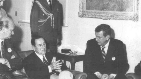 En el centro de la imagen, en un sillón, el ex presidente Perón. Bien a la derecha, sentado, José Ber Gelbard (La Voz/ Archivo).