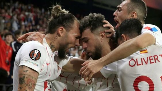 Los sevillanos le ganaron al West Ham gracias al gol de Munir.