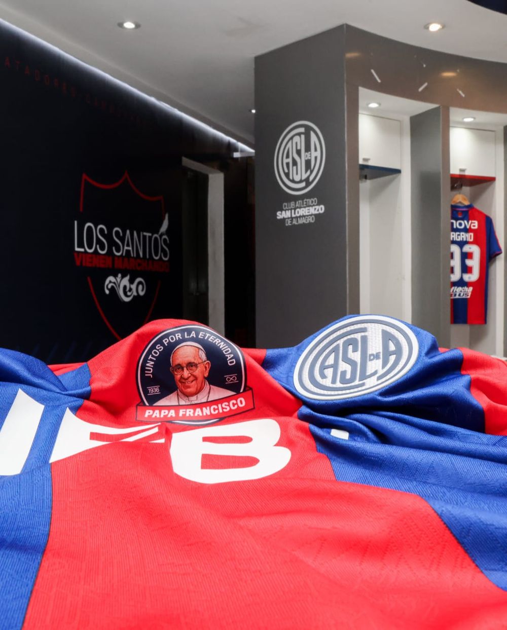 San Lorenzo present&oacute; una camiseta especial. Cada jugador luci&oacute; en su pecho un parche alusivo al papa Francisco, con el mensaje &ldquo;Juntos por la Eternidad&rdquo;.