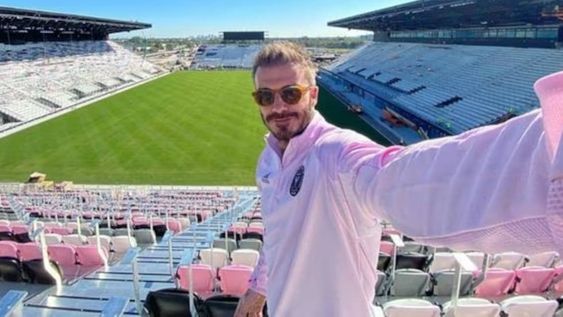 David Beckham y el estadio en el que juega como local Inter Miami. El inglés fue clave para le llegada de Lionel Messi al futbol de EEUU. / Gentileza.