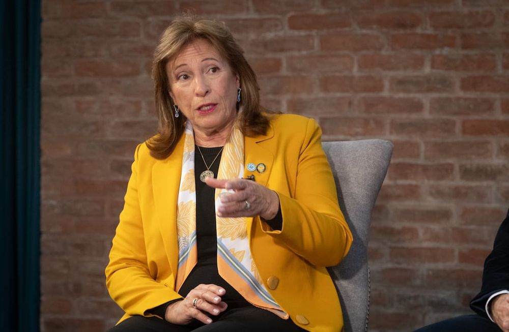 Esther Sánchez habló este viernes con los medios para explicar la compleja situación que atraviesan la Uncuyo. Foto: Ignacio Blanco / Los Andes