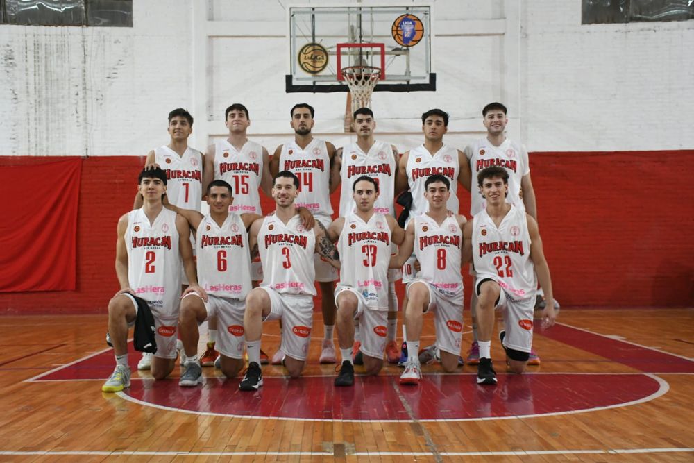 Hurac&aacute;n Las Heras venci&oacute; 80-79 a Central Argentino en condici&oacute;n de visitante por el primer punto de la serie de playoffs en la Oeste de la Liga Federal de B&aacute;squet.&nbsp;