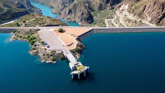 El Cañón del Diamante tendrá un nuevo camino accesible para turistasLas obras para la nueva hidroeléctrica El Baqueano conectarán el camino del Complejo Diamante, que se corta a la altura del dique Los Reyunos y hasta hoy es intransitable. Son 60 km de trama que se conectan con El Sosneado.