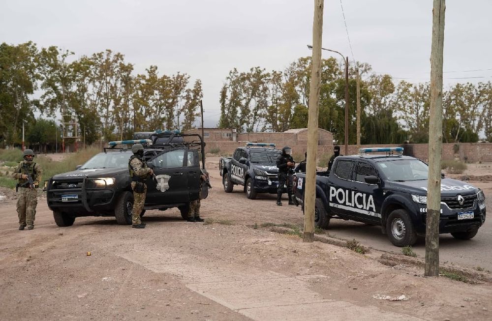 Megoperativo antidrogas en Las Heras: 140 policías, 7 detenidos y 11 allanamientos simultáneos. | Foto: Ministerio de Seguridad y Justicia