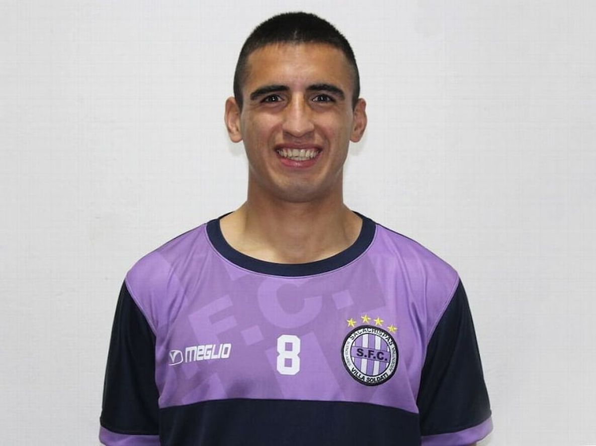 Mariano Klaus es defensor de Sacachispas que milita en la Primera B Metropolitana del fútbol argentino.