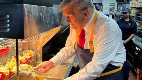 Los Andes | Trump trabajó en un McDonald’s para desacreditar a Kamala Harris en la recta final de la campaña. Foto: Gentileza.