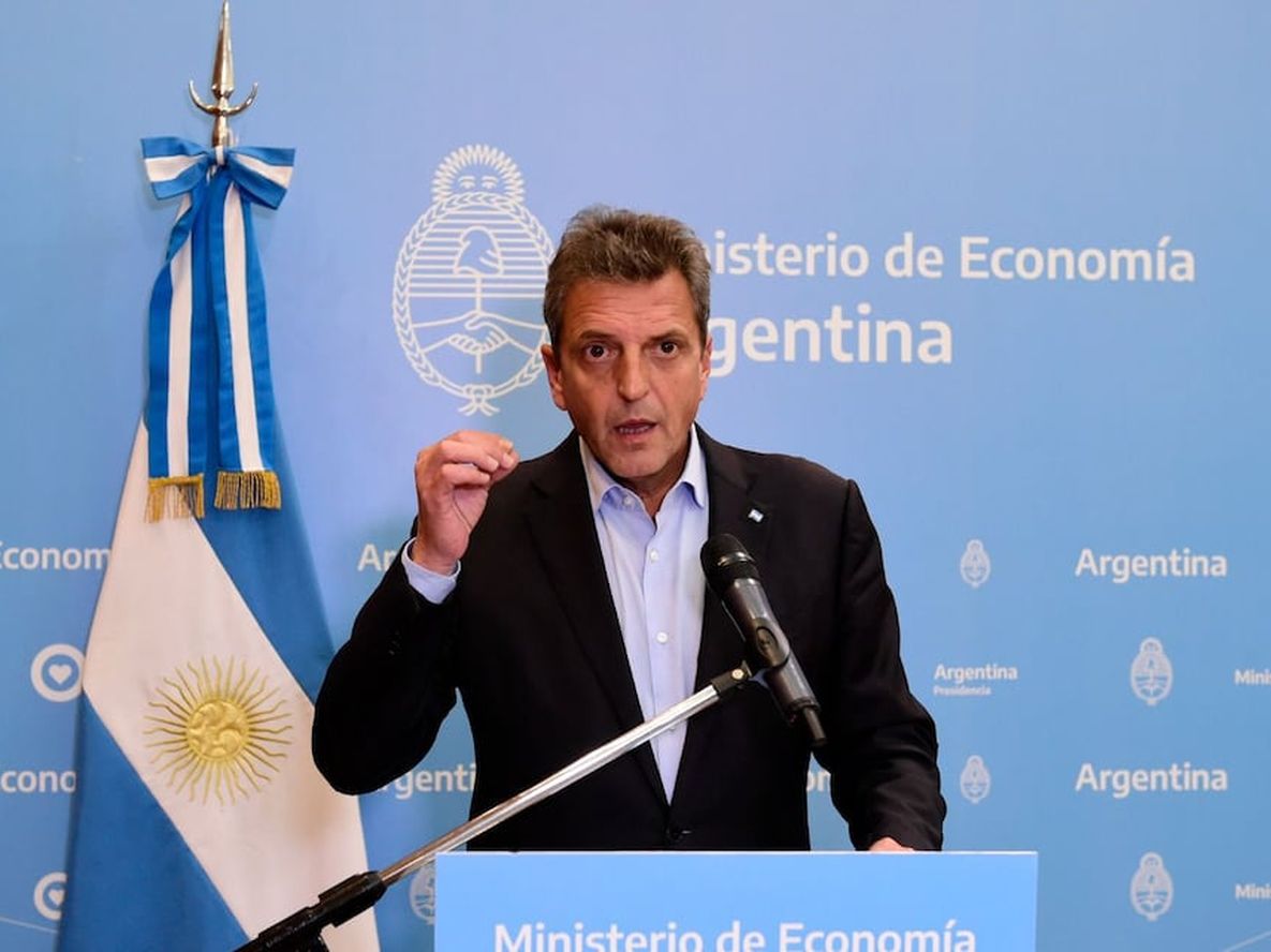 Massa salió a decir que “se superó la situación crítica” de los combustibles y postergó el aumento de los impuestos (Prensa)