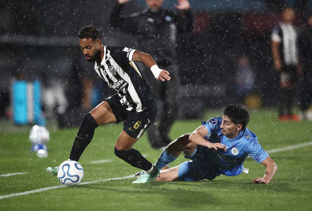 Mineiro perdió en Uruguay, pero la ventaja lo depositó en la final ante el Xeneize.