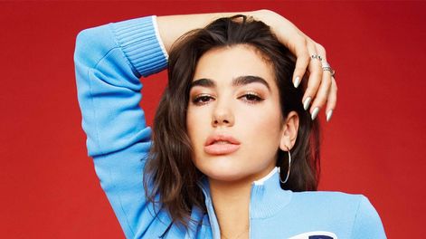 Dua Lipa conquistó a sus seguidores con un micro top que dejó ver más de la cuenta