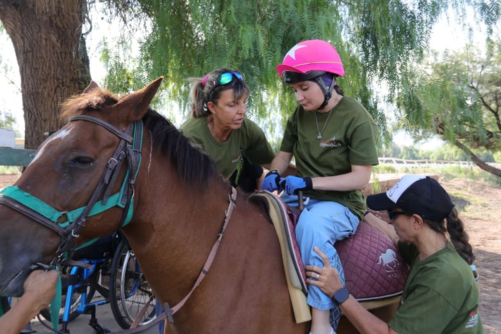 La jocketa mendocina Florencia Giménez avanza en su recuperación tras el accidente en el Hipódromo de Palermo en 2023. (Daniel Caballero - Los Andes)