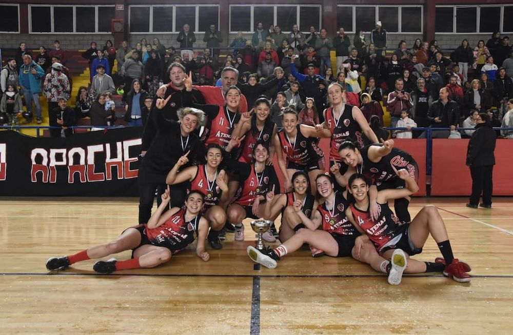 Atenas Sport Club se consagró campeón por primera vez en su historia en la rama Femenina. / Gentileza: Salto Inicial.