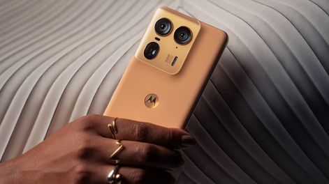Los Andes | El moto edge 50 ultra es el nuevo tope de gama de Motorola en Argentina.