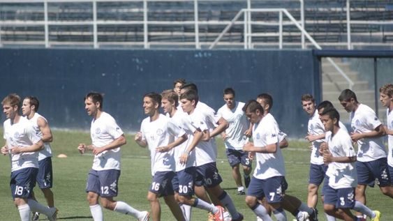 Por una deuda salarial, el plantel de la Lepra no se presentaría ante Huracán