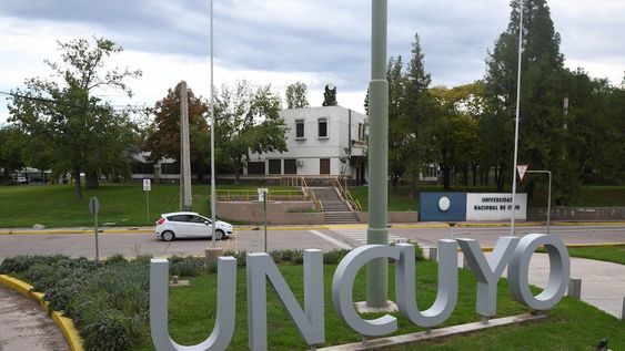 La UNCuyo resolverá en febrero si o no el Pase Santiario para poder participar de las clases y actividades presenciales en el ciclo académico 2022. Foto: José Gutierrez / Los Andes.