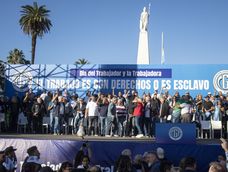 La CGT marchó a la Plaza de Mayo por el Día del Trabajador La CGT marchó a la Plaza de Mayo por el Día del Trabajador