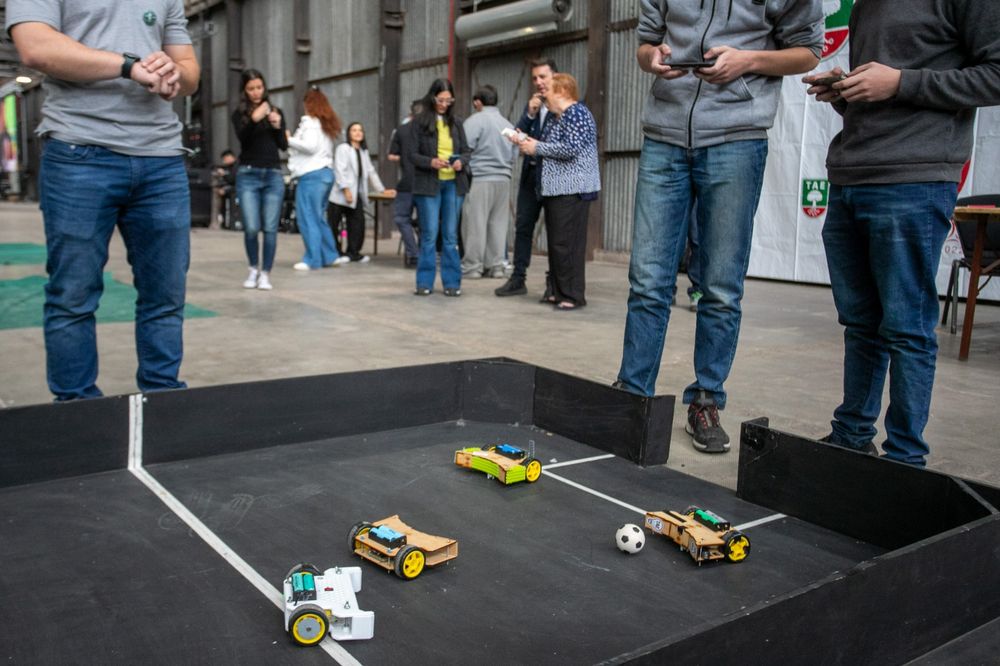Robot futbolista: combina robótica y deporte
