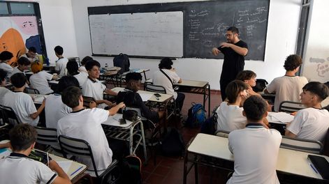 Los Andes | Inicio de clases 2024Por RESOLUCIÓN 7807/23 de la Dirección General de Escuelas, inicio del ciclo escolar nivel secundario en Mendoza para el 2024.Escuela José Vicente ZapataFoto: Orlando Pelichotti