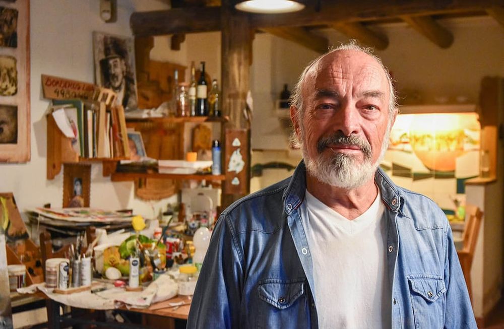 En 1975, el escultor y dibujante Mario Delhez propuso y consiguió que el 24 de octubre fuera admitido como el Día del Diseñador Gráfico. Foto Mariana Villa / Los Andes