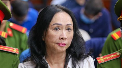 Ho Chi Minh (Vietnam), 10/04/2024.- Truong My Lan, chairwoman of Van Thinh Phat Holdings, sits during her trial at the Ho Chi Minh City Peoples Court in Ho Chi Minh City, Vietnam, 11 April 2024. Vietnamese tycoon Truong My Lan has been sentenced to death by a court in Ho Chi Minh City for one of the countrys largest fraud cases, which involves the embezzlement of USD 12.5 billion from Saigon Commercial Bank, according to state media. EFE/EPA/STRINGER