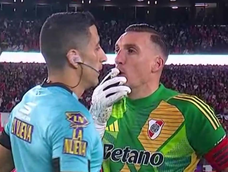 El reclamo de Franco Armani en la derrota de River por penales.