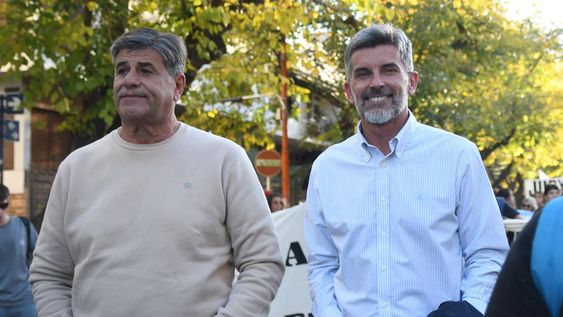 Los intendentes Mario Abed (Junín) y Ulpiano Suárez (Ciudad) participaron de la marcha universitaria