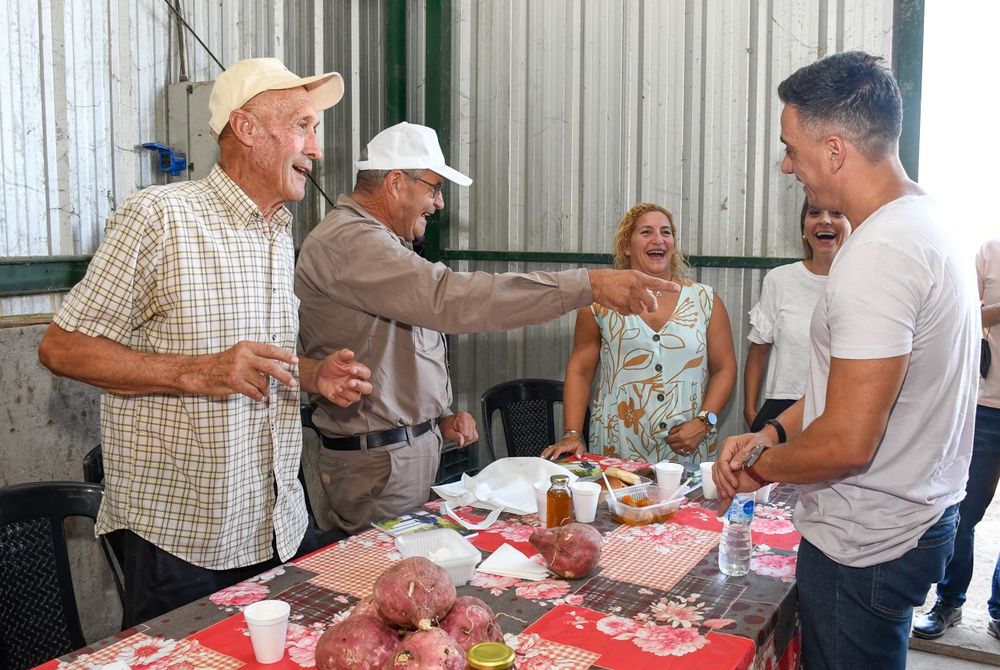 Calvente y miembros de la Asociación San Cayetano (1).jpeg