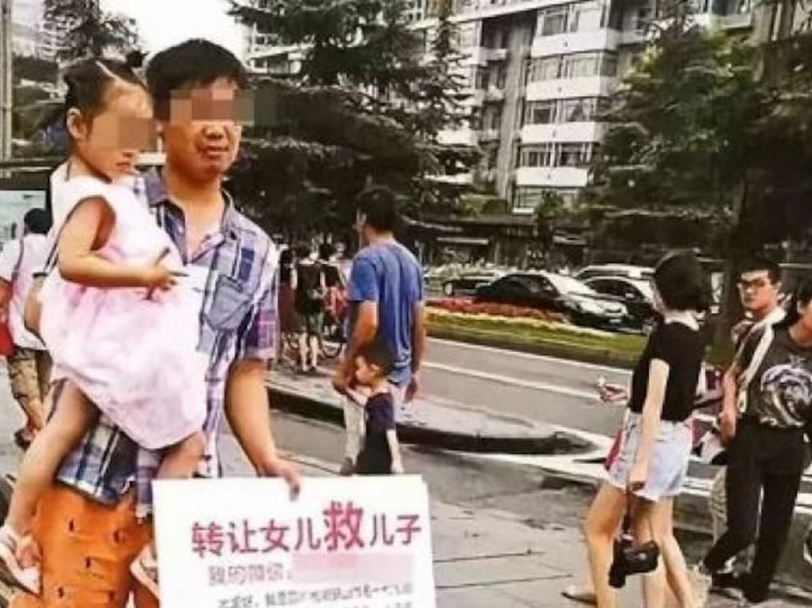 Su hijo tiene cáncer e intentó vender su otra hija para pagar el tratamiento
