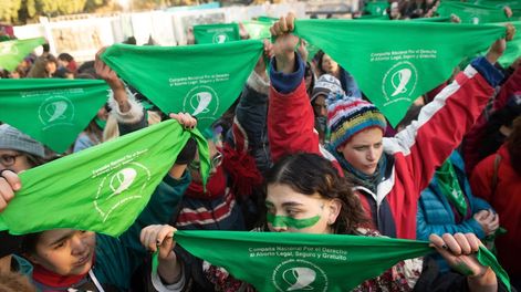 Las chicas de pañuelos verdes - Por Agustín  Haudet