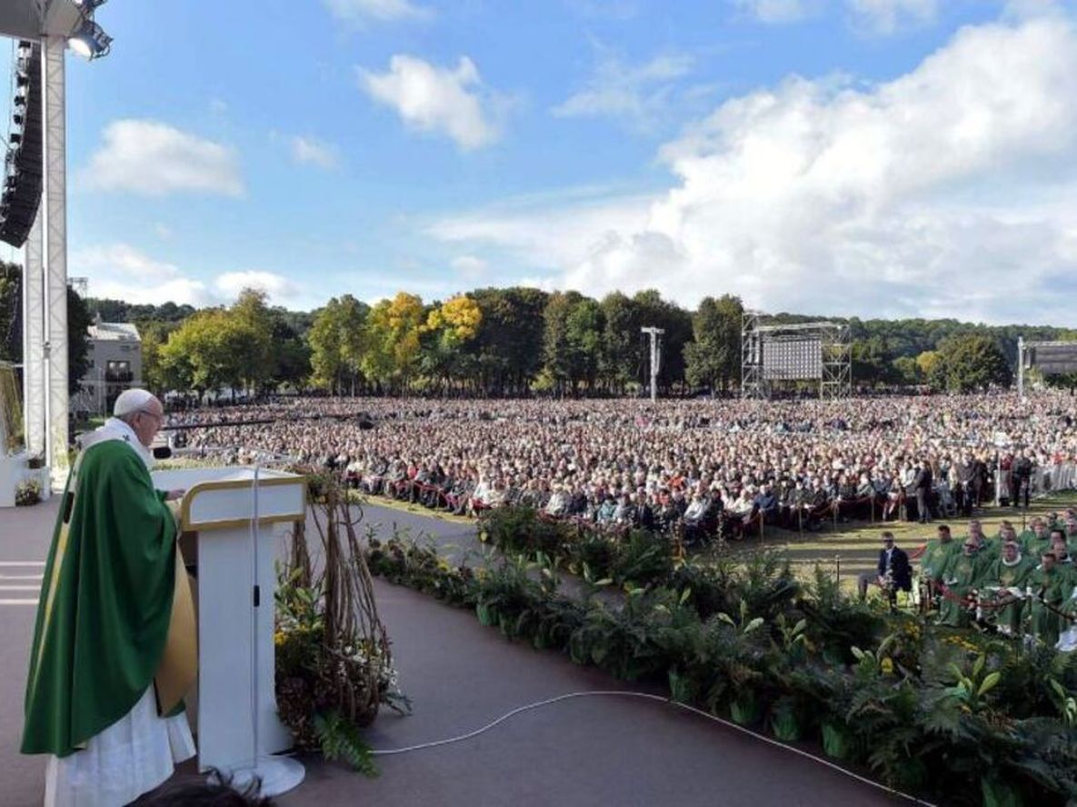Francisco rindió homenaje a los judíos exterminados en Lituania