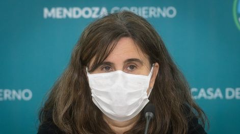Ana María Nadal, ministra de Salud, la encargada de resistir el embate opositor.Foto: Ignacio Blanco / Los Andes