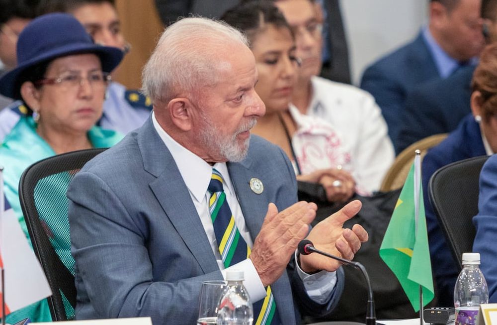 El presidente brasileño Luiz Inácio Lula da Silva asiste a la Cumbre de la Comunidad de Estados Latinoamericanos y Caribeños, el viernes 1 de marzo de 2024, en Buccament, San Vicente y las Granadinas.