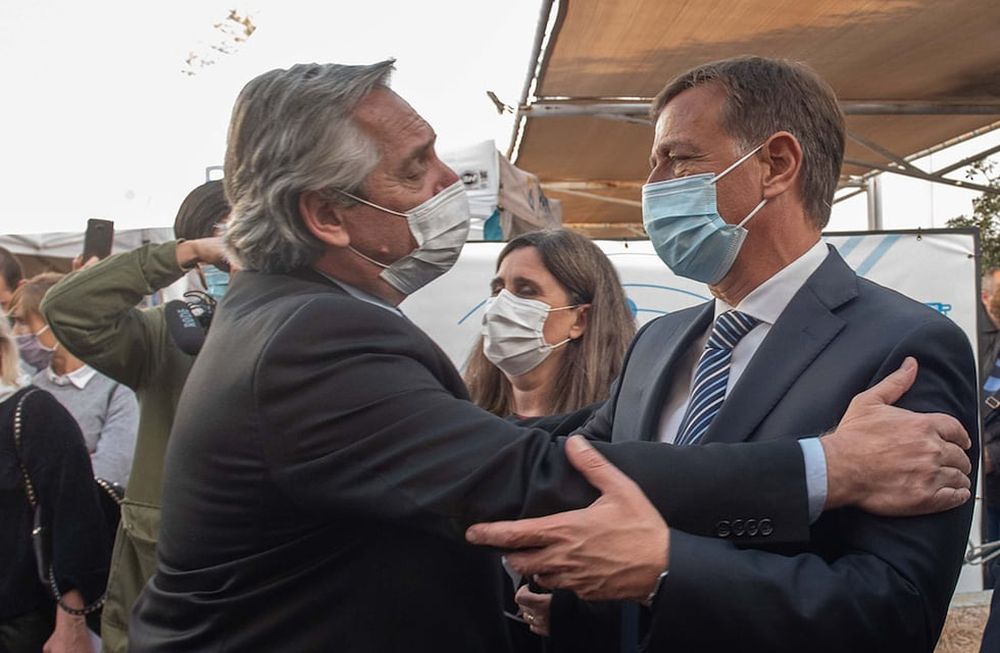Alberto Fernández junto al gobernador Rodolfo Suárez en Mendoza