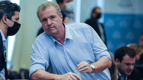 El diputado Gerardo Milman, de camisa celeste. Foto: Federico López Claro / Clarín