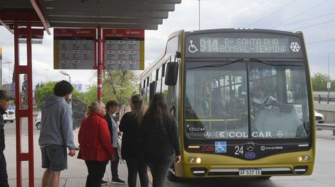 Diciembre arranca con un aumento del boleto de transporte público de pasajeros, entre otras subas. Foto: José Gutierrez / Los Andes