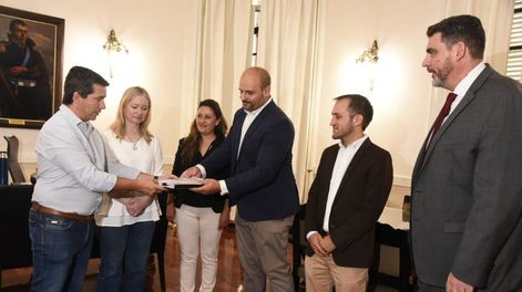 Los Andes | El subsecretario de Energía y Minería, Manuel Sánchez Bandini llegó con el proyecto para modificar el Código de Procedimiento Minero. Fue recibido por autoridades provinciales. Foto: Prensa Gobierno de Mendoza.