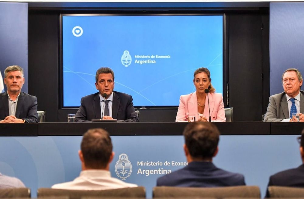 El ministro de Economía, Sergio Massa, anunció la intervención de la empresa de energía eléctrica Edesur. Foto: prensa Ministerio de Economía