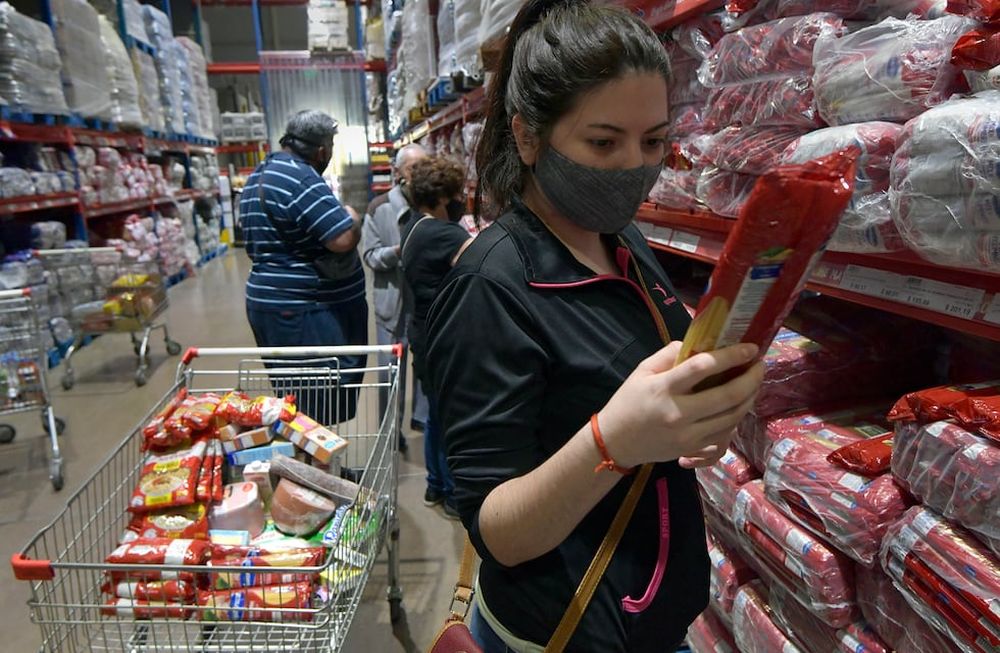 En setiembre, la canasta básica relevada por una consultora privada no tuvo mucha variación, pero advierten que esto se debe a medidas de contención del Gobierno nacional. Foto: Orlando Pelichotti / Los Andes