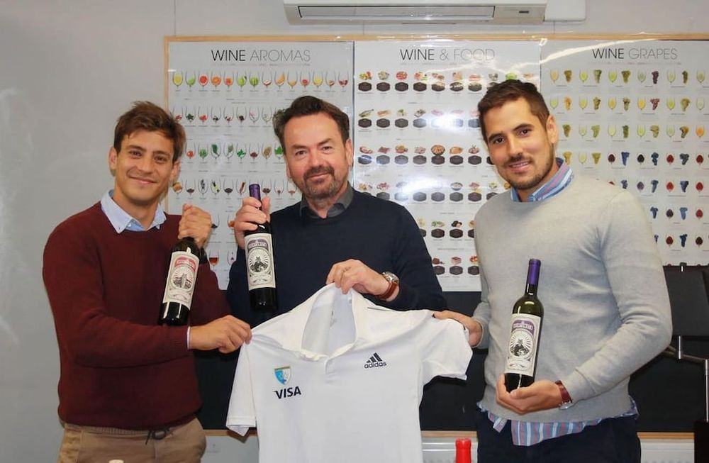 Lucas Martínez y Tomás Santiago son jugadores de Los Leones y se dedican a la exportación de vino argentino en Bélgica y Países Bajoes. - Instagram.