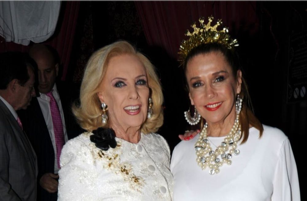 Marcela Tinayre junto a su madre.