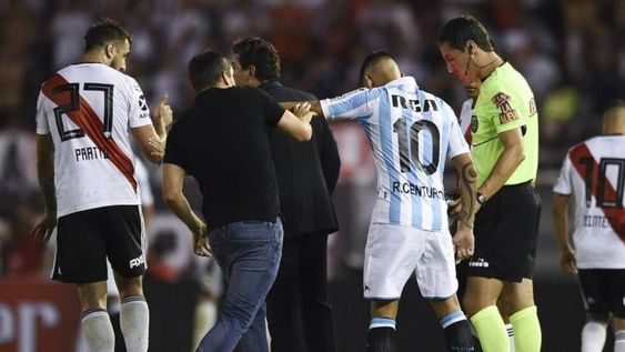 Una más y van: separaron a Centurión del plantel de Racing por el empujón a Coudet