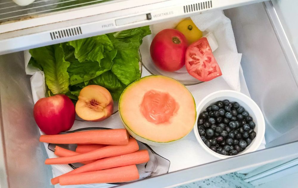 Además de la implementación del papel, el cajón de frutas y verduras debe limpiarse todas las semanas.