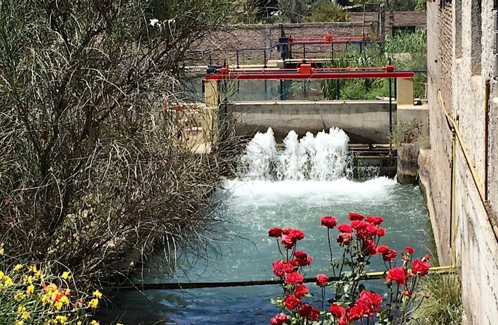 Dique de la Carrodilla que funciona en el sitio elegido por los ingenieros hidráulicos incas y que sigue teniendo idénticas funciones actualmente que en el siglo XVI.