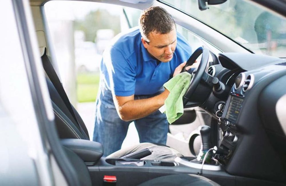 DESPUÉS DE LA LLUVIA. Los tapizados del autos se impregnan de olor a humedad porque el agua penetra en los tejidos interiores de la tapicería. (Mundo Maipú)
