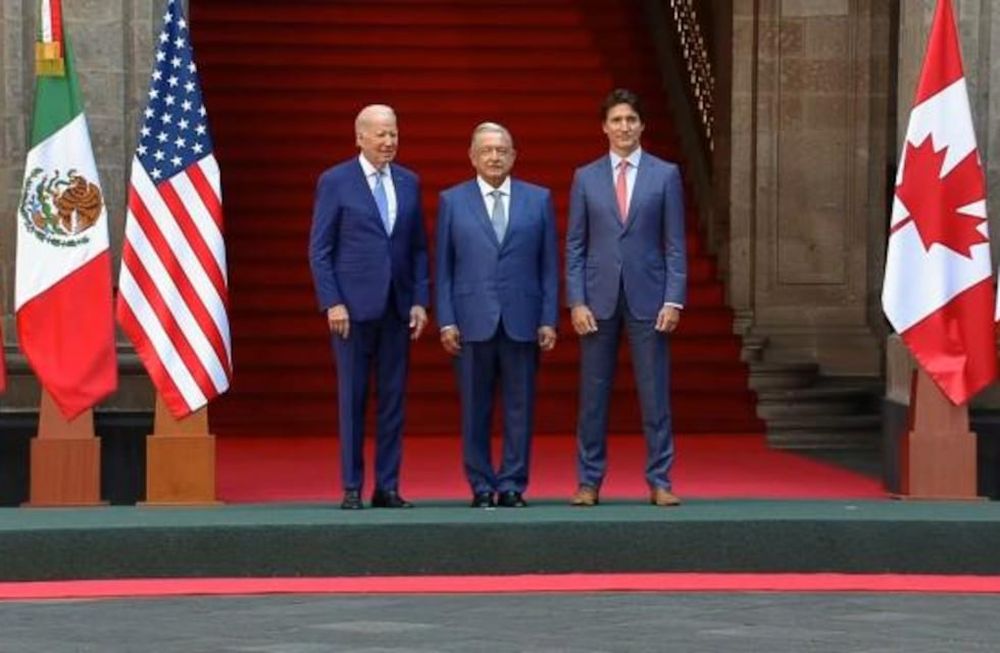 De izquierda a derecha: Joe Biden, presidente de EE.UU., Andrés Manuel López Obrador, presidente de México y Justin Trudeau, primer ministro de Canadá, durante el cierre de la Cumbre de América del Norte celebrada en México.