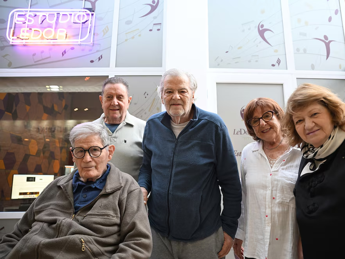 Los protagonistas del streaming del Hogar Ledor Vador.