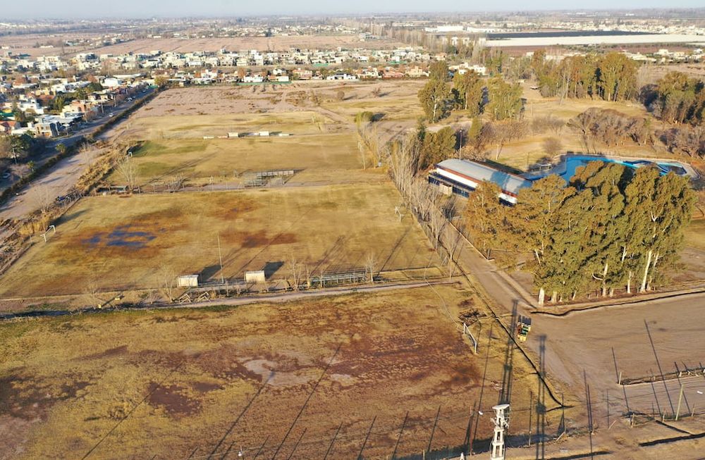 Independiente Rivadavia estaría por perder terrenos de la Ciudad Deportiva que está ubicada en la calle Terrada casi Boedo de Luján / Marcelo Rolland
