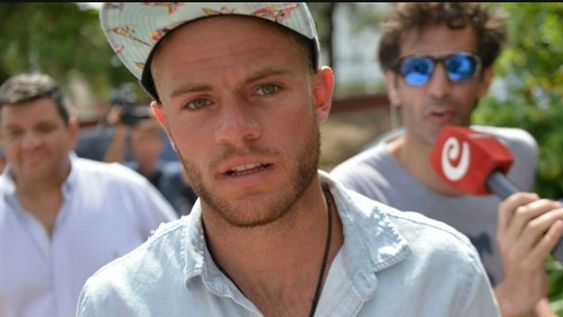 Nández a las piñas en Punta del Este